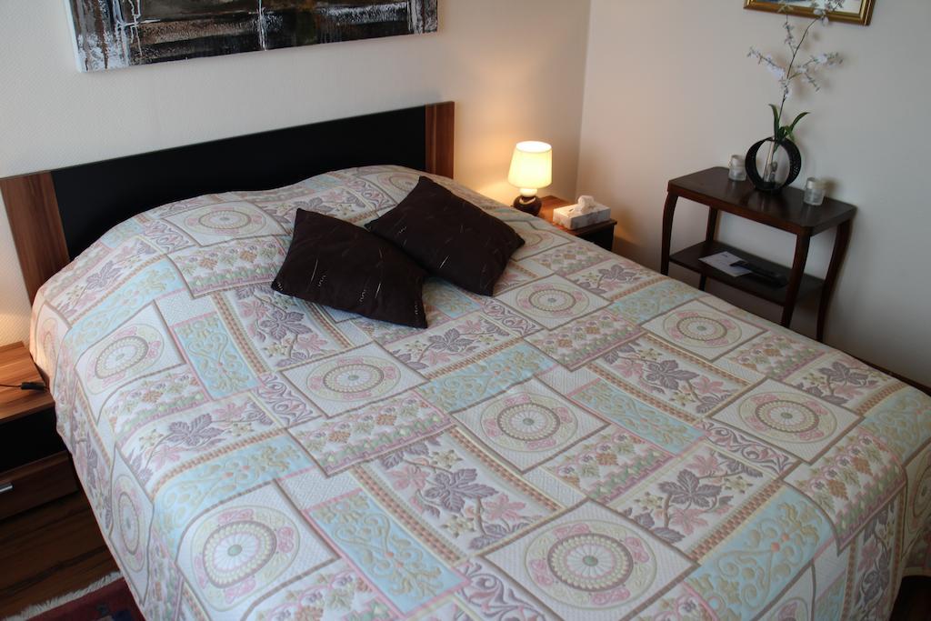 Les Petites Chambres De La Bleue Maison Coeuve Camera foto